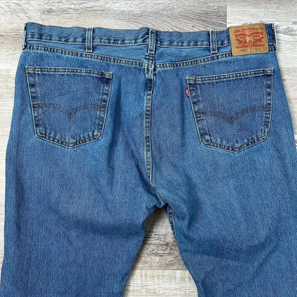 Levi’s 505 Regular Fit Jeans W42 L32 Zip Fly Straight Leg Medium Wash